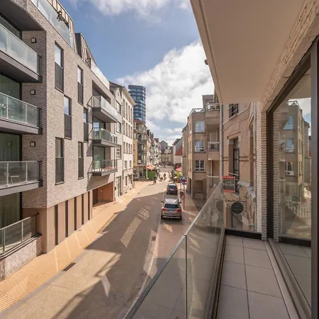 Elegant & Light-filled With Terrace *