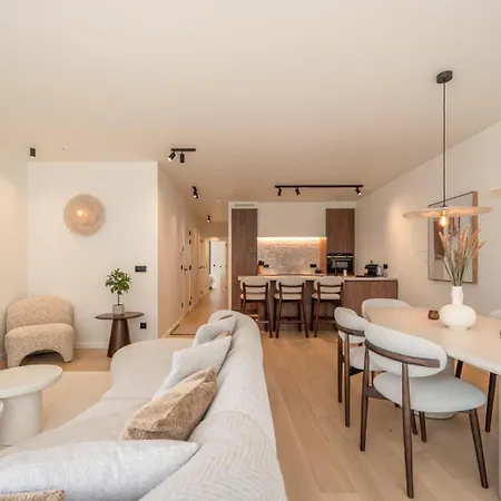 Apartment Elegant & Light-filled With Terrace