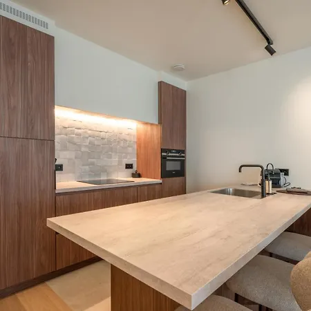 Elegant & Light-filled With Terrace *