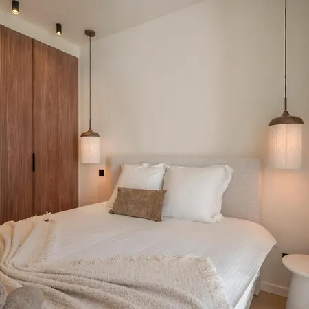 Apartment Elegant & Light-filled With Terrace *